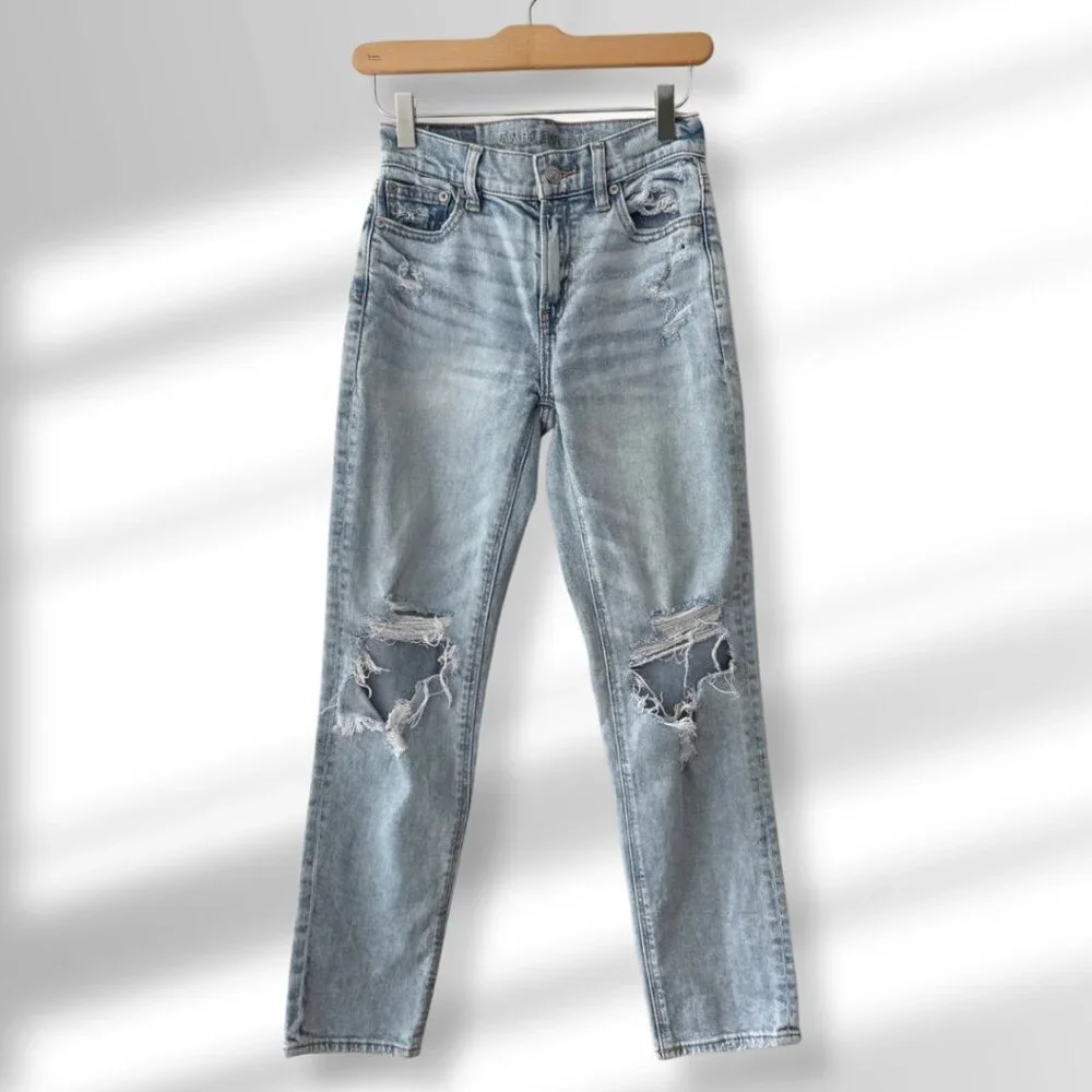 💙 American Eagle Distressed Boyfriend Jeans for Petites | Light Wash | Size 000 - Picture 1 of 8